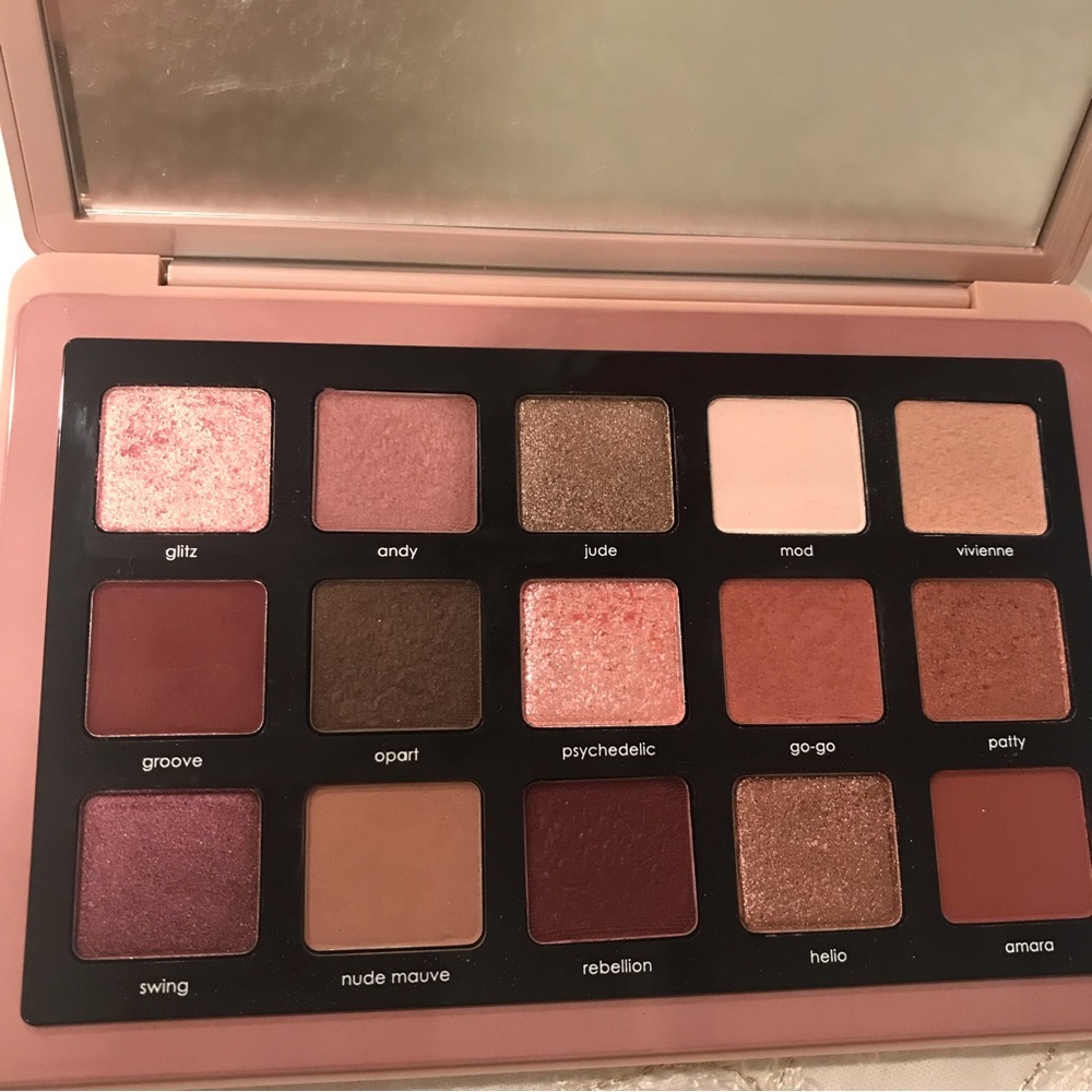 Natasha Denona Retro Midi size Eyeshadow Palette